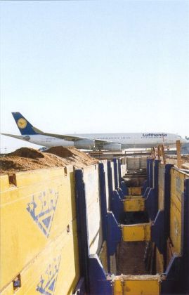 Огромные массы в 300 тонн от самолёта являются нормальными нагрузками на крепь С-750